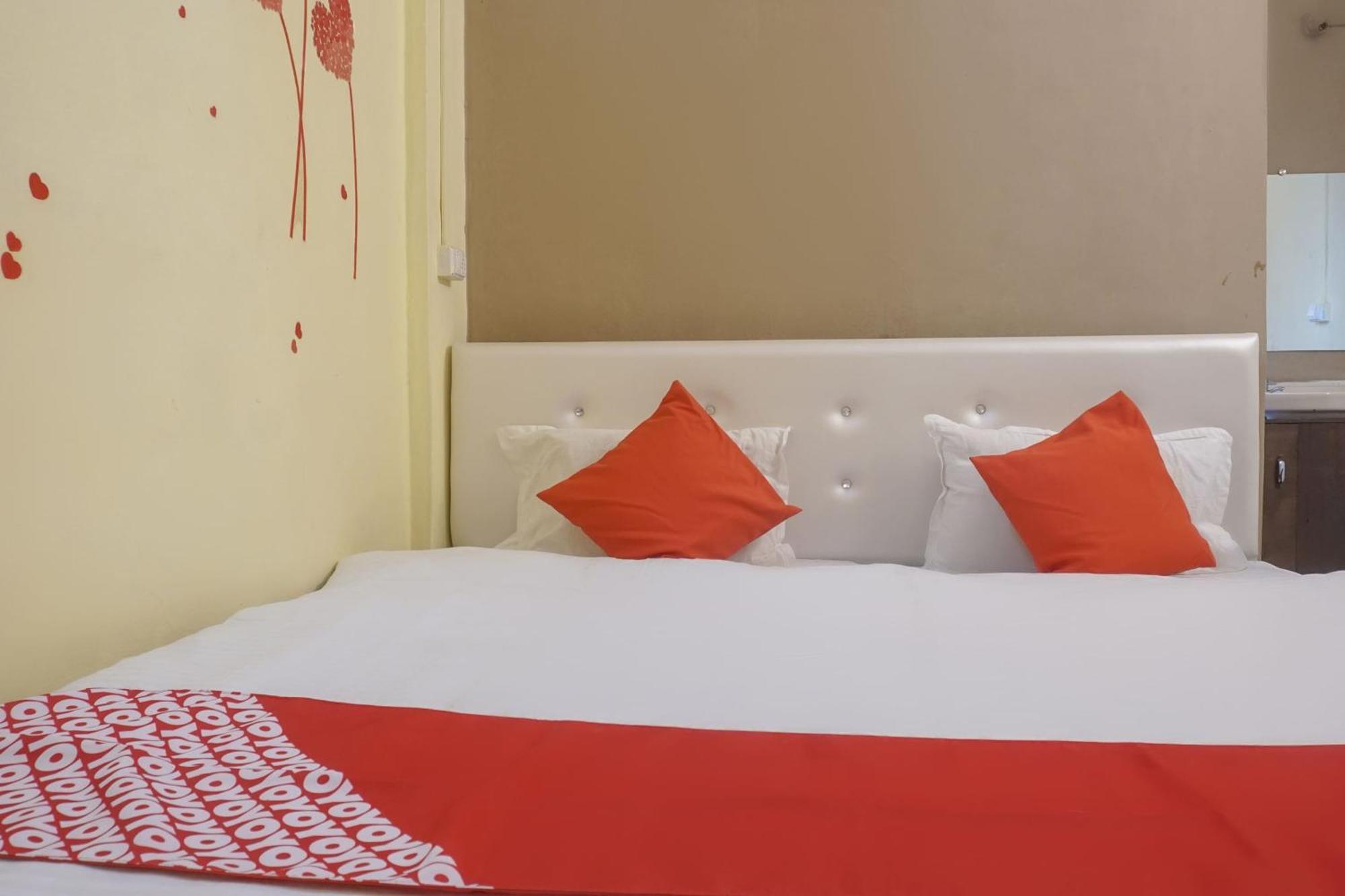 Hotel O R K Hotel Pimpri-Chinchwad Exteriör bild