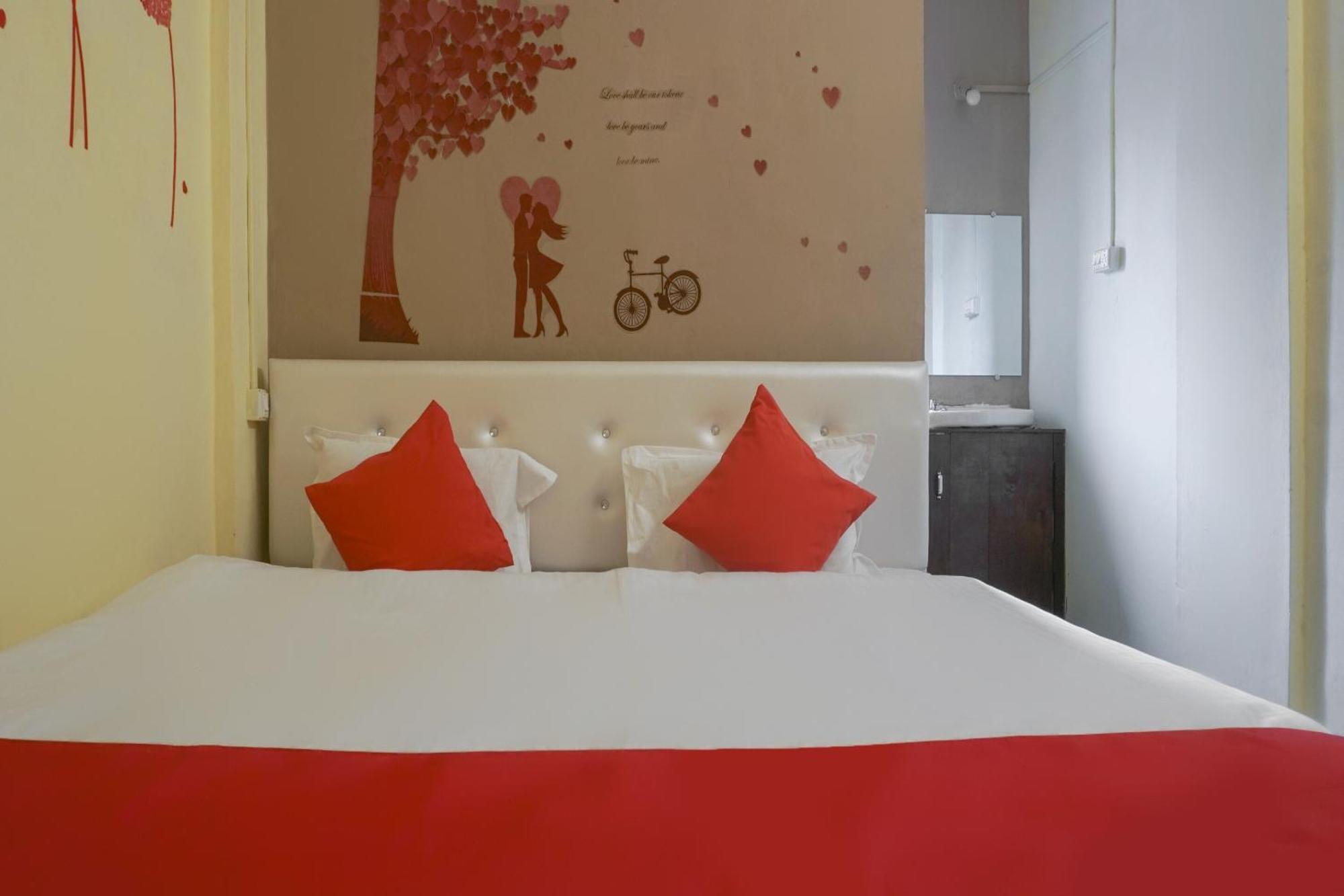 Hotel O R K Hotel Pimpri-Chinchwad Exteriör bild