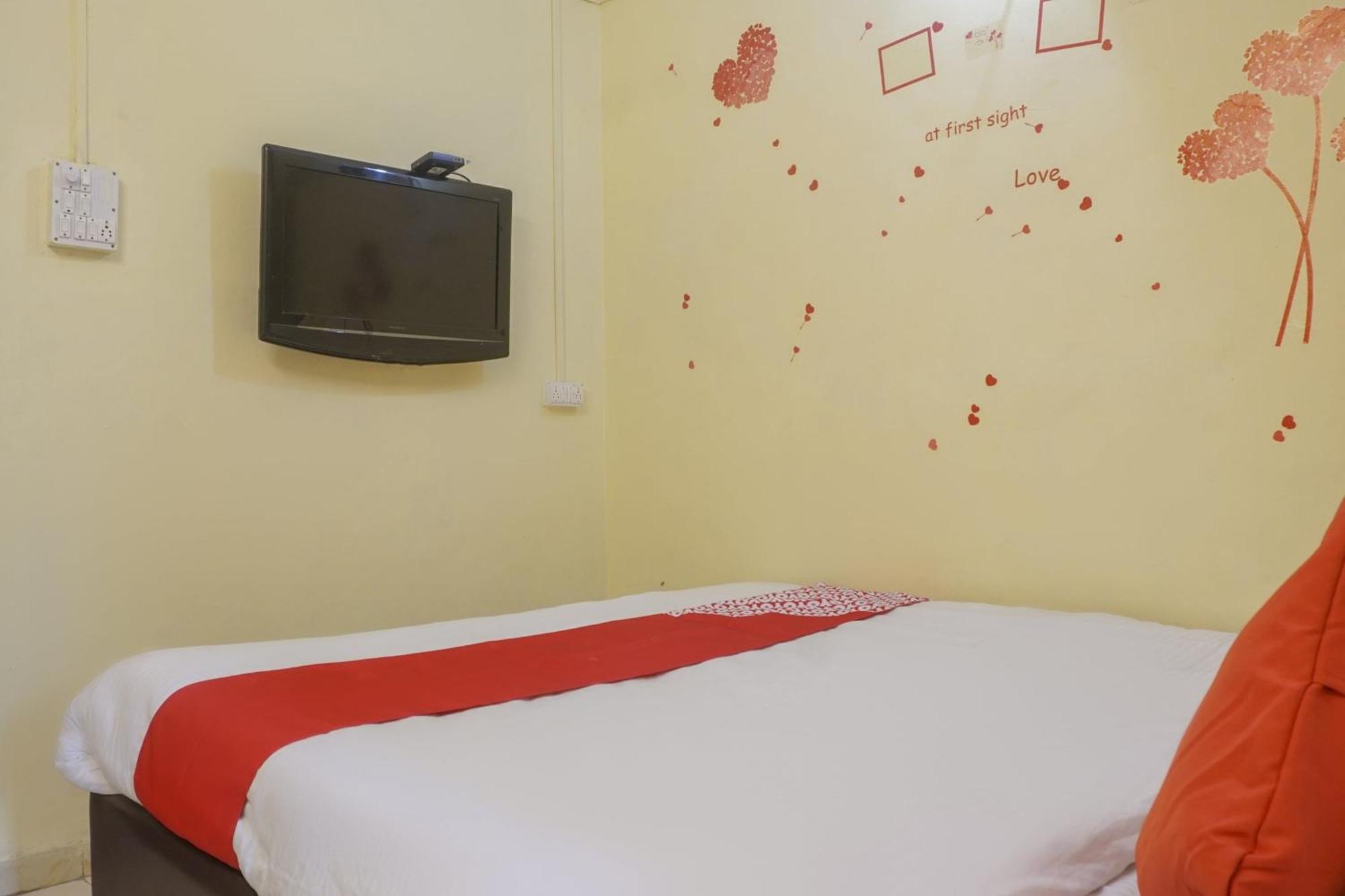 Hotel O R K Hotel Pimpri-Chinchwad Exteriör bild