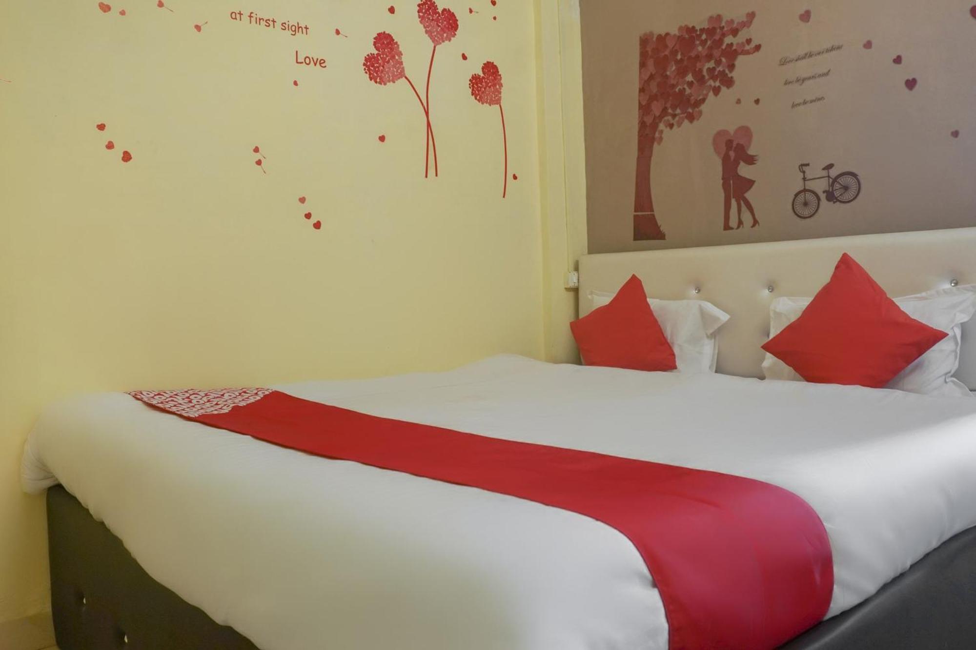 Hotel O R K Hotel Pimpri-Chinchwad Exteriör bild